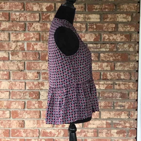 GAP Sleeveless Pullover Top - Picture 2 of 6